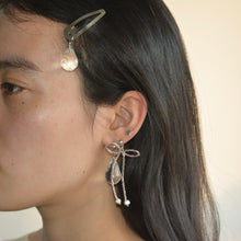 Load image into Gallery viewer, ribbon pearl earrings
