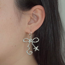 Load image into Gallery viewer, star seed earrings
