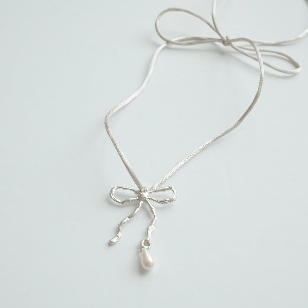 teardrop ribbon necklace